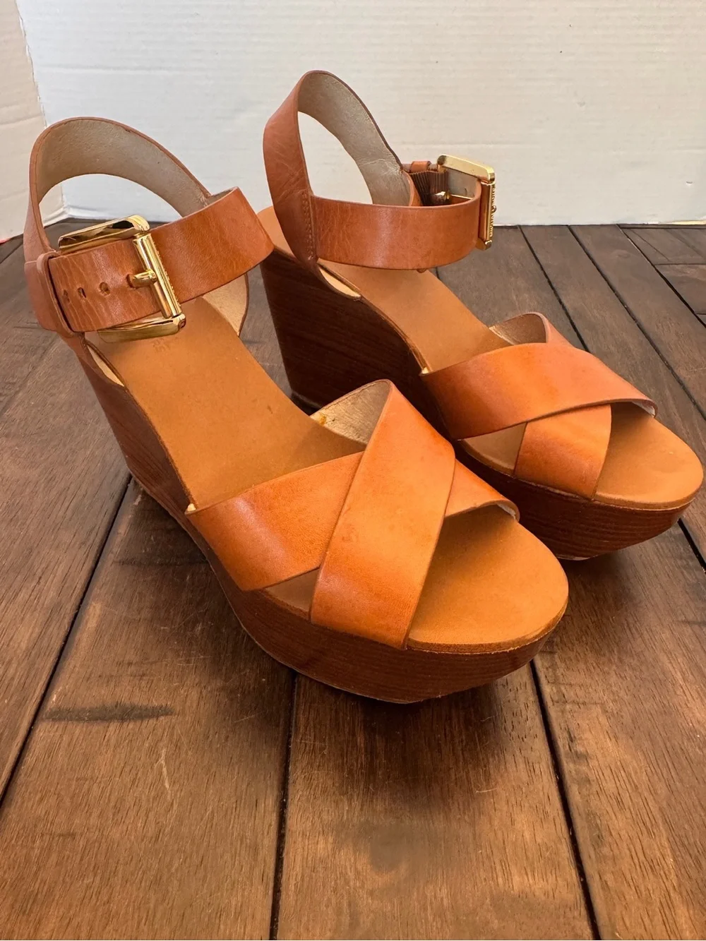 Michael Kors Peggy Platform Luggage Leather Tab Wedge Sandal Size 6.5M Boho Chic